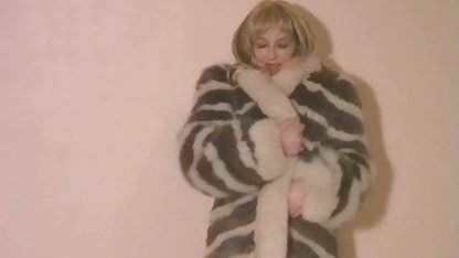 Catherine Muda dapat cara agar bisa nonton video bokep