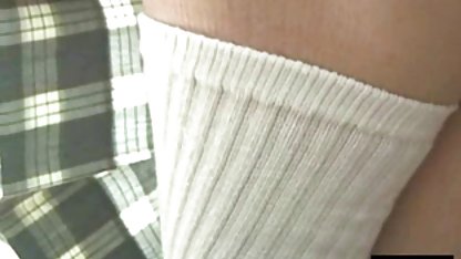 Jilat anak bokep lewat hp laki-laki setelah melawan